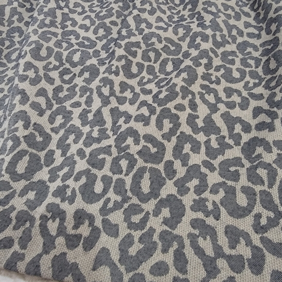 Banana Republic Cheetah Print Textured Skirt Size 4P - Picture 3 of 15